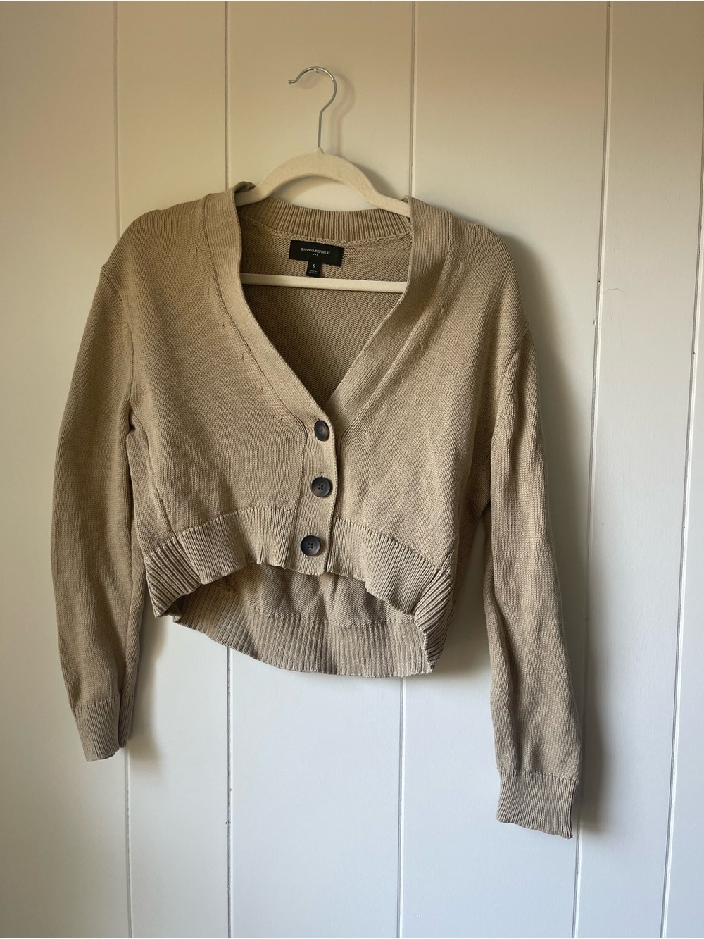 Banana Republic Beige Cropped V-Neck Button Cardigan